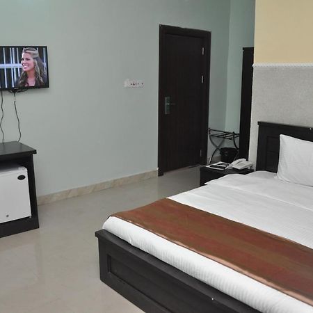 Grand Capital Hotel 아쿠레 외부 사진