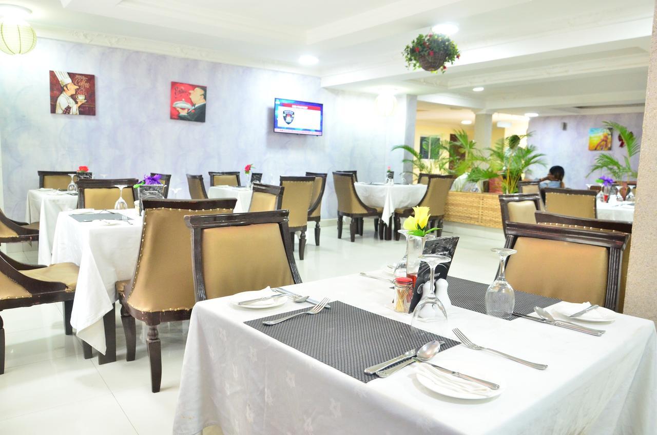 Grand Capital Hotel 아쿠레 외부 사진